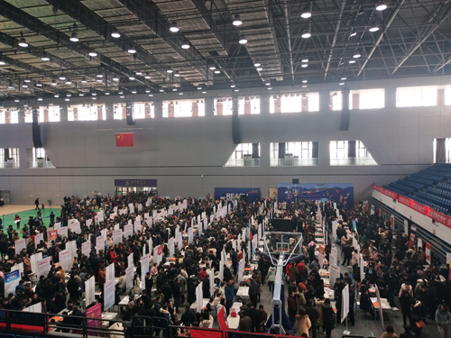 <font color='#9900FF'>揚(yáng)中市2019年“春風(fēng)行動”大型招聘會成功舉辦</font>